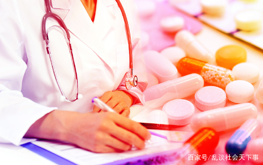 警察叔叔献血的表情,正能量民警献血图片