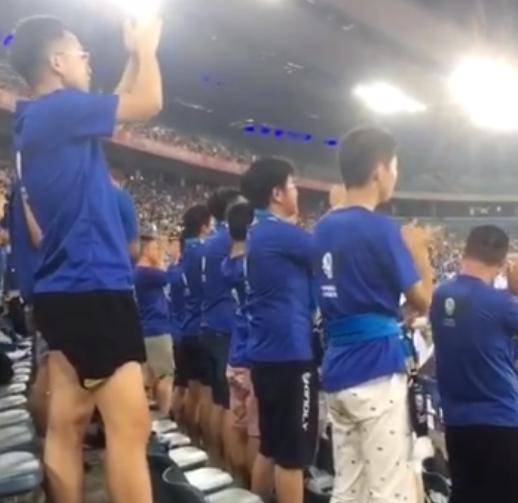 上海上港女球迷惹争议,上海上港足球女球迷