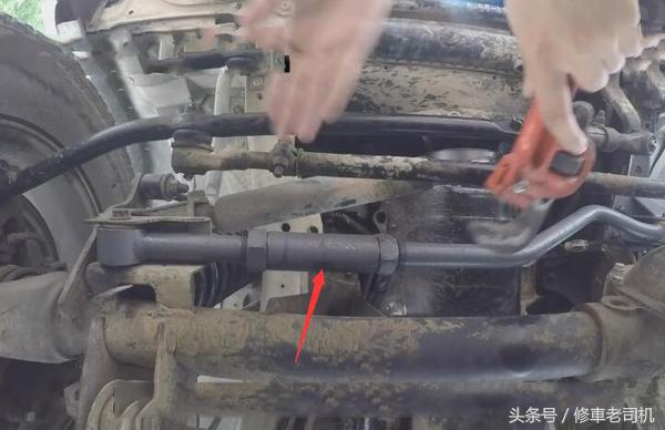 方向盘抖动提示你这些零件该换了,汽车高速上开100-120车子有抖动感