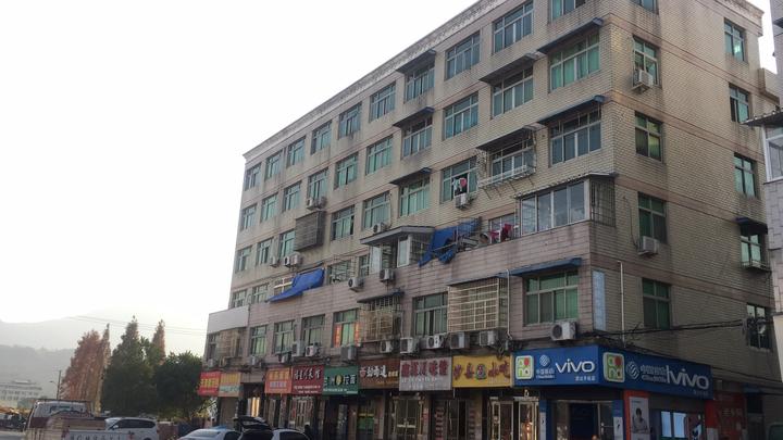 老爷爷农村老房翻新改造,瞿溪路老城区改造