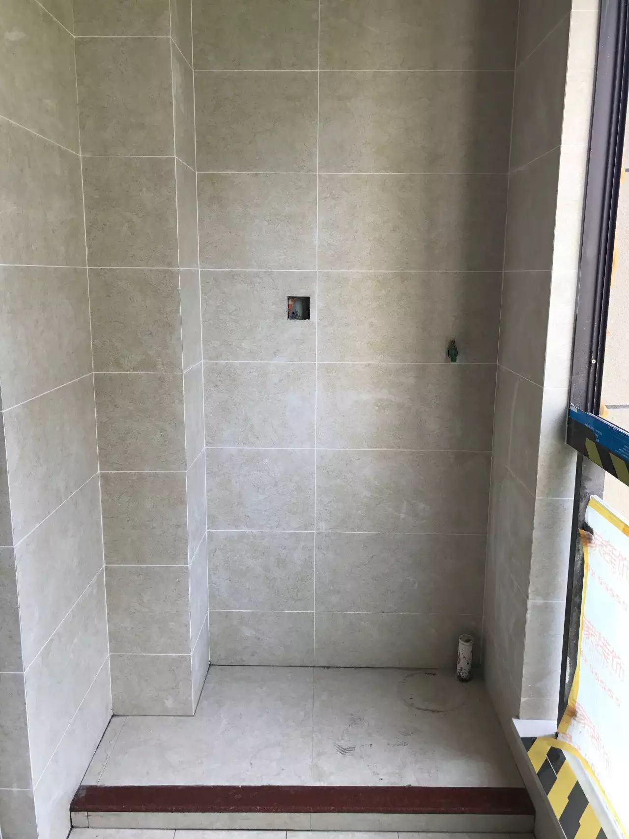 地面不平差10公分怎么找平,地不平怎么铺地台