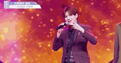 乐华七子久违的合体,乐华七子西装