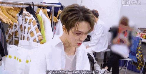 乐华七子久违的合体,乐华七子西装