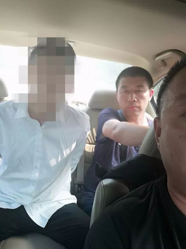 民警蹲守5小时擒毒贩,民警大雪天抓获毒贩的艰辛