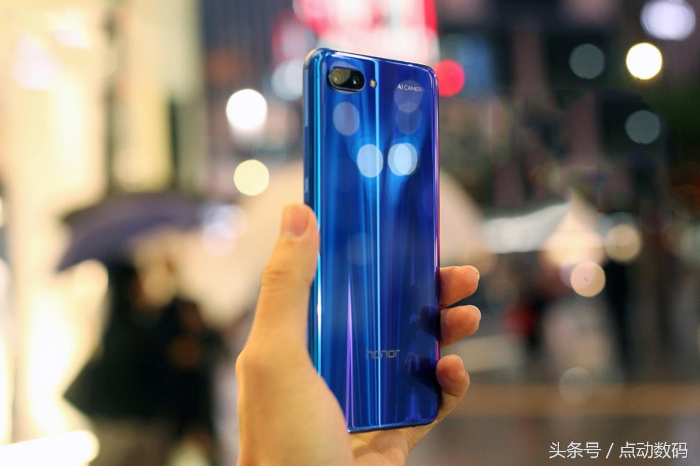 荣耀10值不值得入手,荣耀10优缺点值不值得买