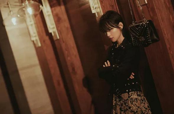 七夕新款大牌包包,杨幂周笔畅包包新品发布会视频