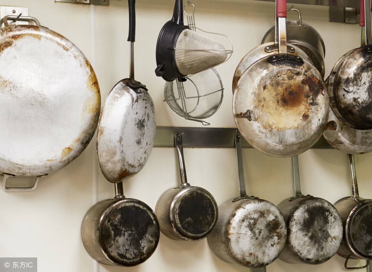 铁锅、铝锅、不锈钢锅……锅底烧糊怎么办？一招就能干净如新！