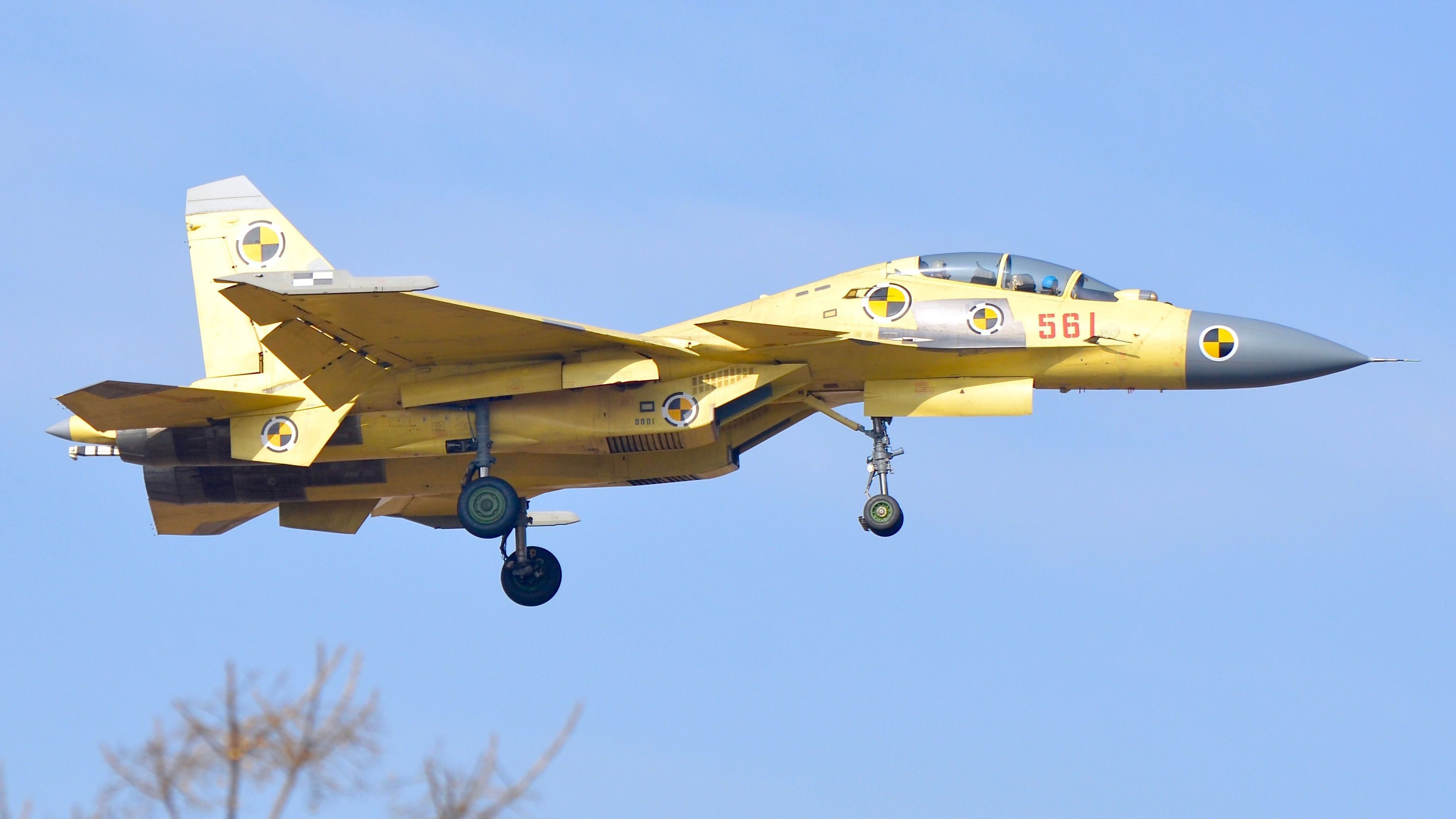 山鹰和猎鹰之争的关系,山鹰舰载机