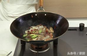 蛏子肉的家常做法爆炒需要焯水么,蛏子肉的家常做法爆炒搭配什么菜