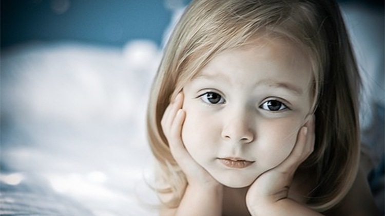 小孩偷吃鼻屎是怎么回事,宝宝把鼻屎吃下去了要紧吗