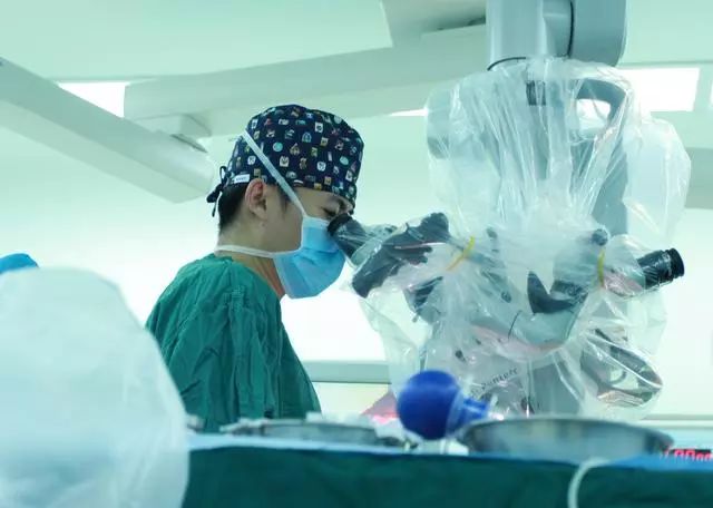 器质性遗尿症是由于什么引起,脊髓栓系造成的遗尿特征