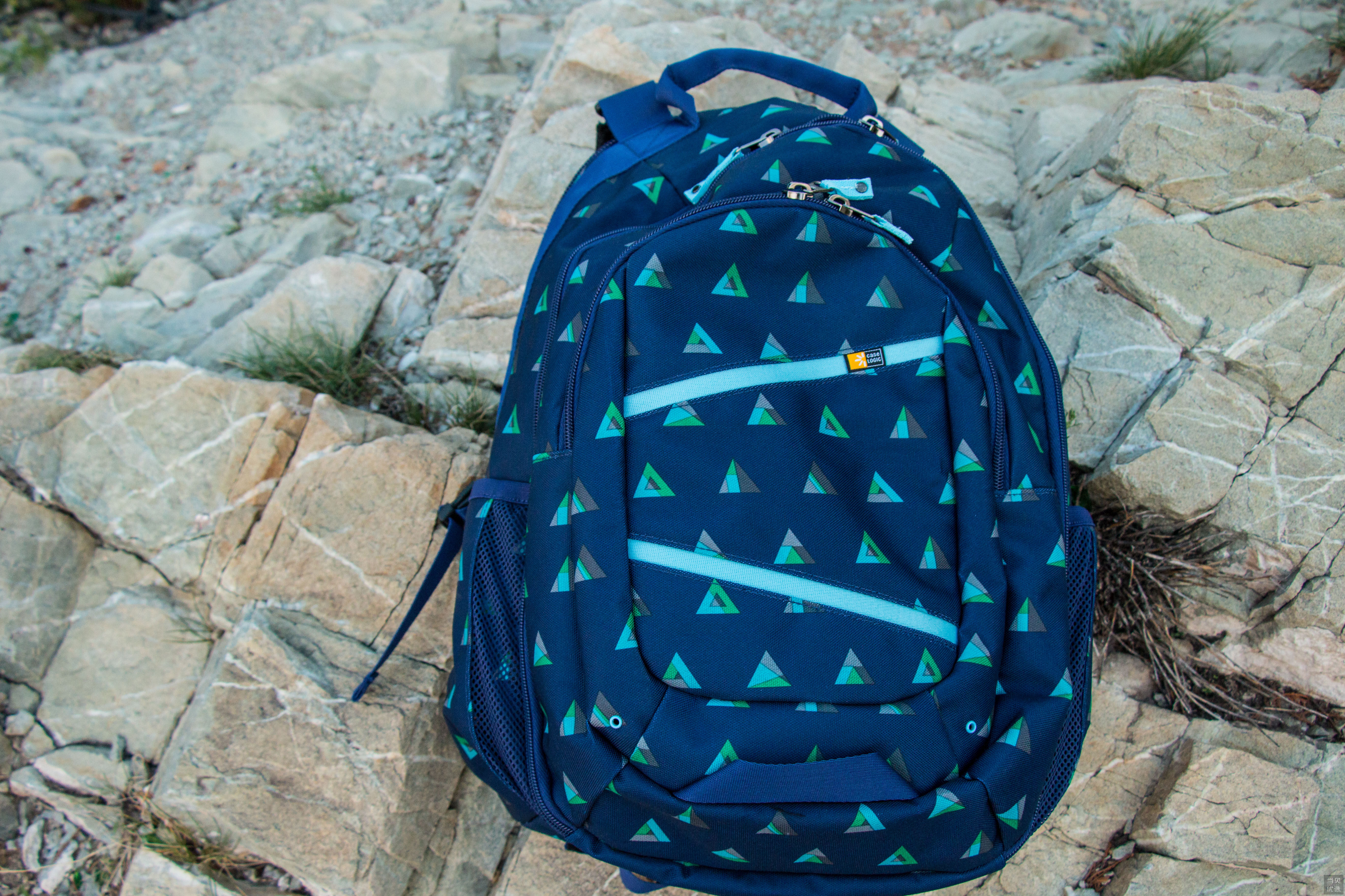 caselogic双肩电脑包防水吗,杰斯伯双肩包测评