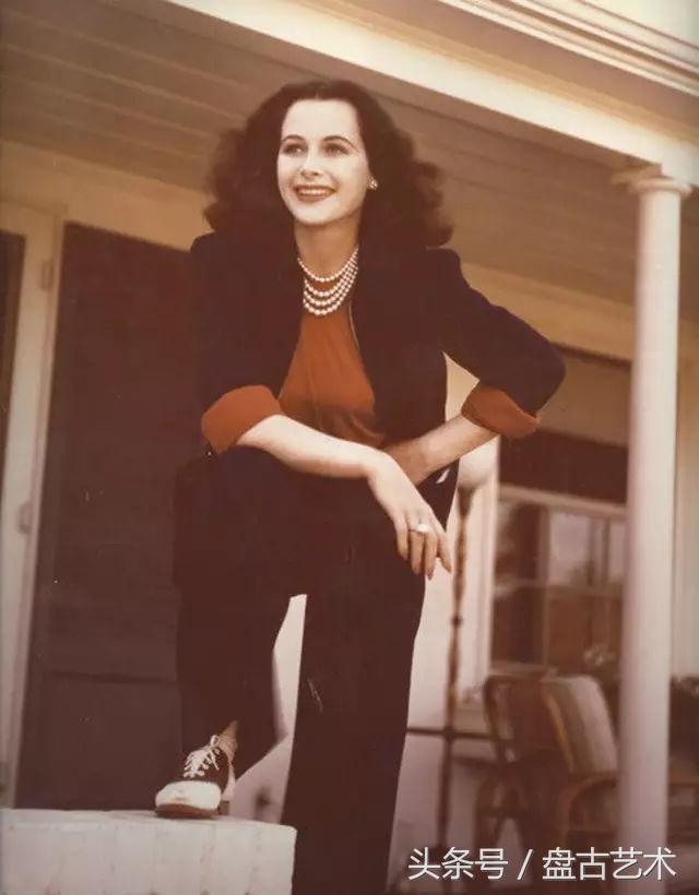 史上第一位全裸的女艺术家，她的智慧比艳照更高明（盘古文化艺术