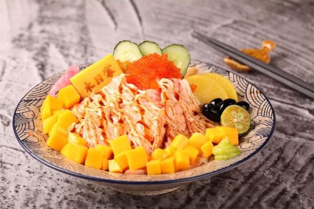 郑州这家寿司界的“黑马”，终于被我们找到了！躺在家里吃到爽！