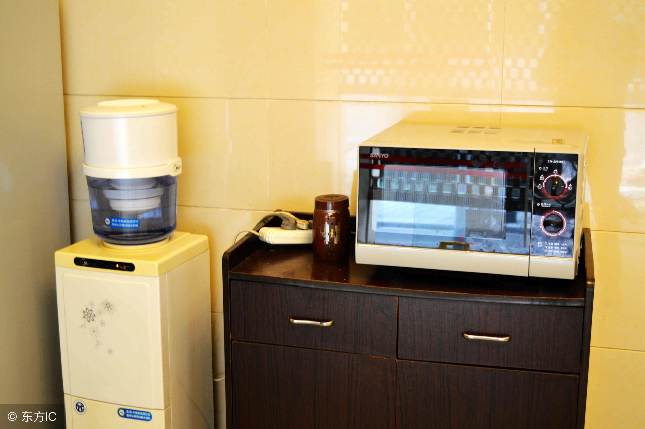 蒸馏水纯净水饮用水哪个好,碱性小分子饮用水