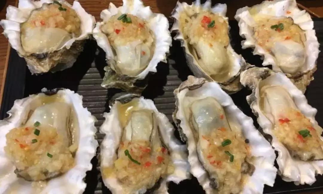 生蚝配什么一起最好吃,情侣吃什么美食比较好