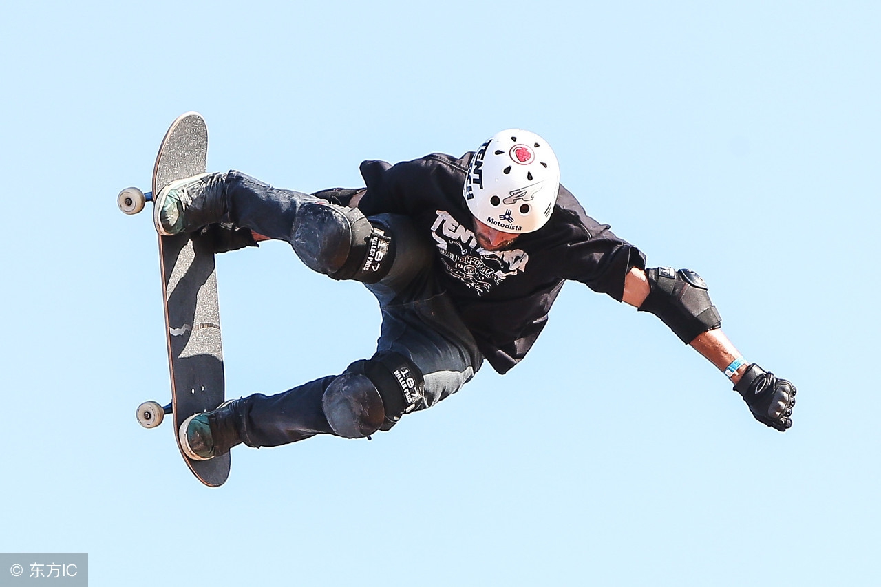 初学者滑板荡板教学,初学者滑板怎么转弯