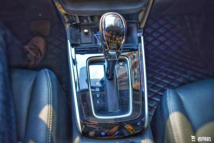 5万块日产天籁值得买吗,适合年轻人的第一辆车10万