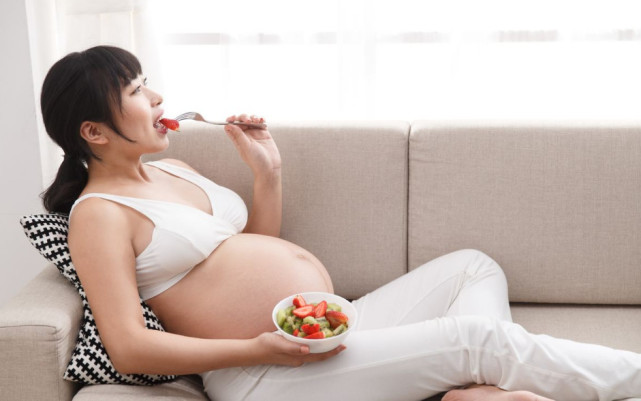 孕妈妈如何避免脐带绕颈等危害,孕期脐带绕颈的正确方法