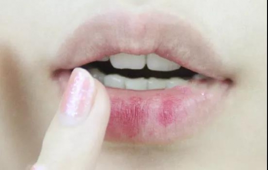 口红怎么涂好看三款超美唇妆画法,半唇妆口红怎么涂