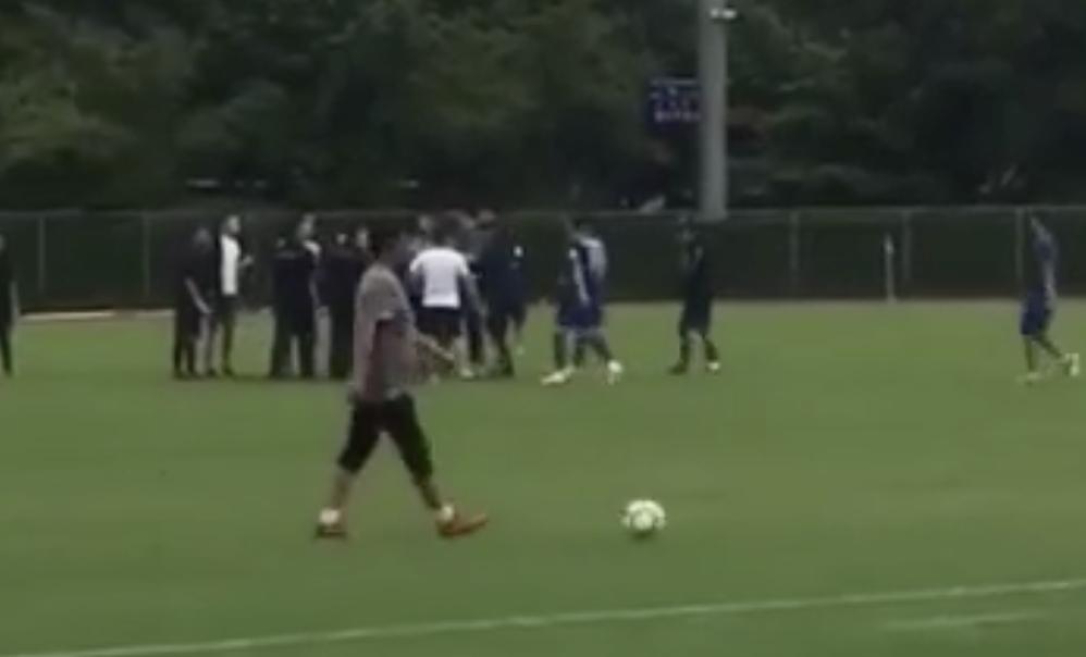 中国足球名场面李玮锋怒斥更衣室,范志毅场面失控