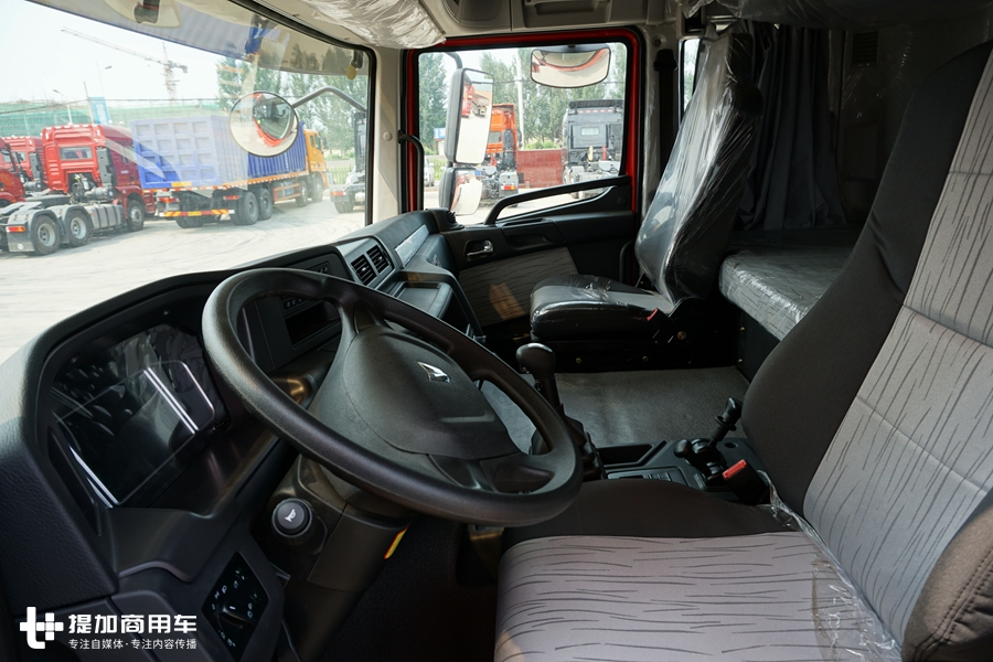 据说拉风叶大件都没有问题，这是国产重载卡车市场的又一悍将？