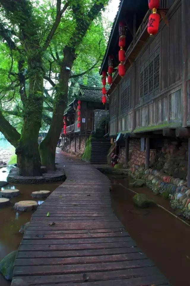 这座低调的宝藏小城去100次都不腻,这个低调的四川小城