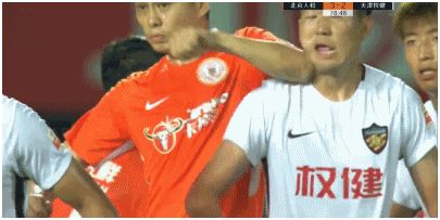一时冲动！前国脚亲手毁掉一场胜利，这一动作难逃足协重罚