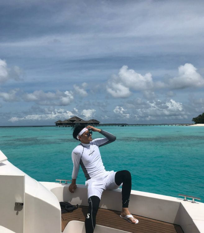 黄子韬送自己的百万钻戒,黄子韬戒指视频