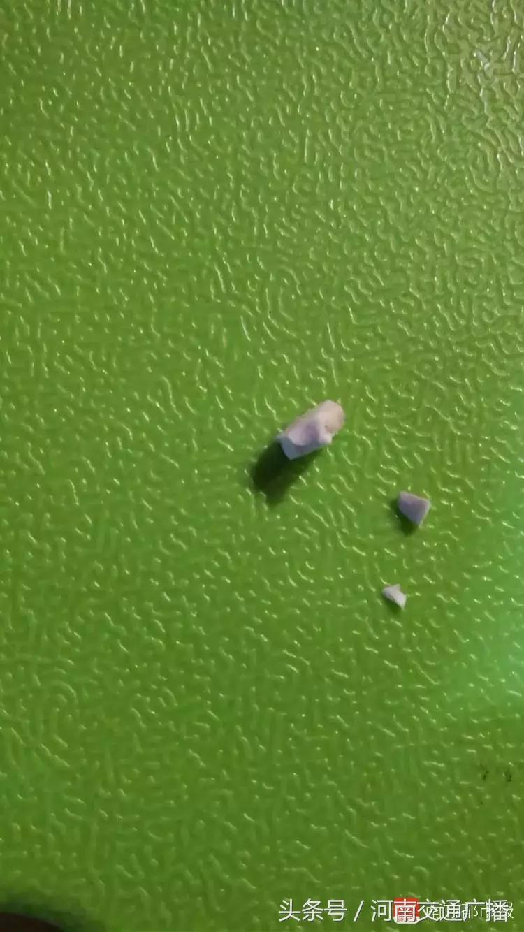 咔嚓!飞机餐吃出瓷器片,口腔被划破流血!更扎心的是赔偿……