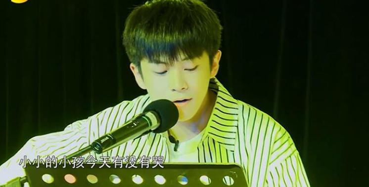 武艺《那小子》弹唱初恋音抓耳少年感未消超迷人