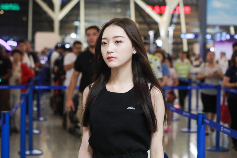 SNH48前往克罗地亚拍摄MV，现身机场引骚动！