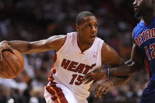 詹姆斯改球衣背后的名字,勒布朗詹姆斯改球衣号码