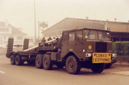 世界军用拖车系列,中国军用轻型履带运兵车