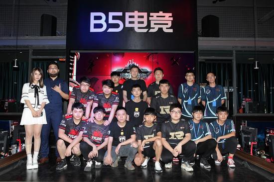 只会办比赛?不!这才是电竞馆该做的