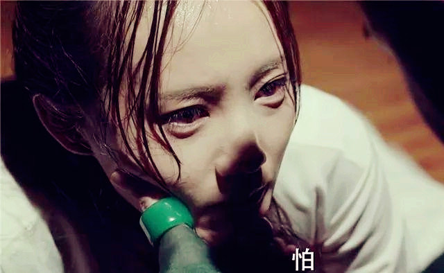 赵丽颖被掐脖子图片,女明星被掐脖子拍摄花絮