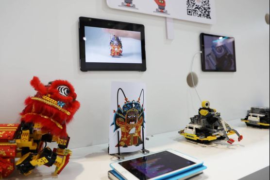 优必选walker大型人形机器人,优必选智能仿人机器人