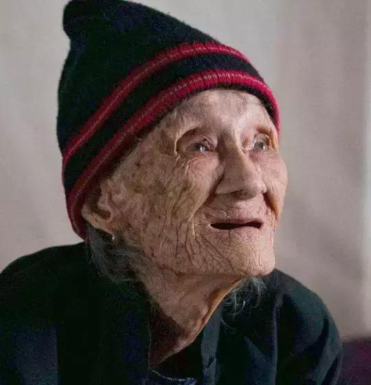 毒打、强奸、*虐性**……他把一个女人的真实故事画成漫画