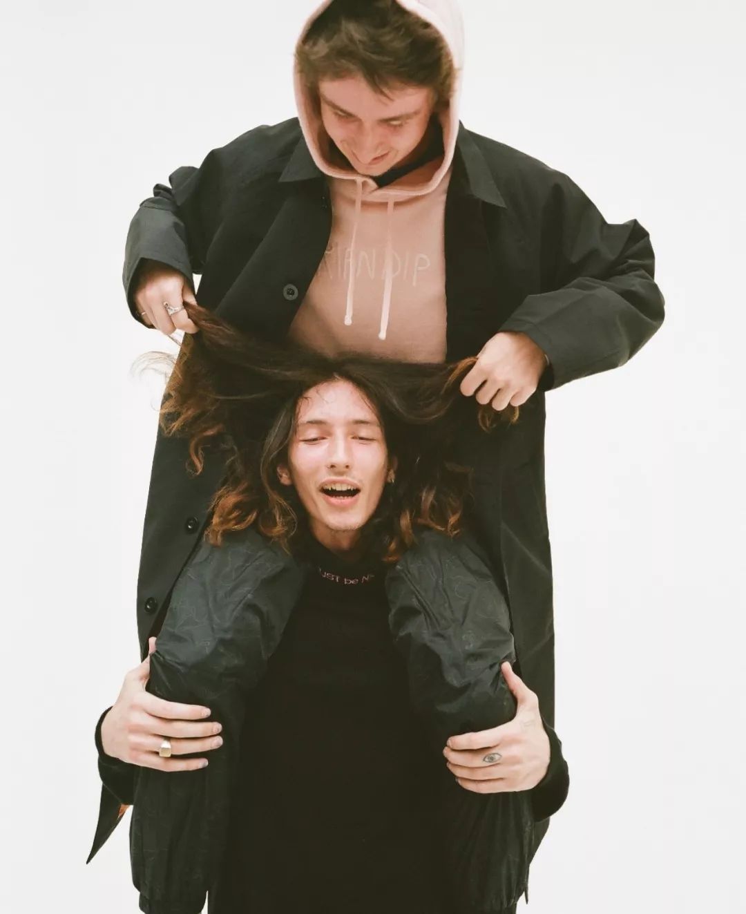 潮闻快食TravisScottxAF1再爆新联乘,ABATHINGAPE发售在即