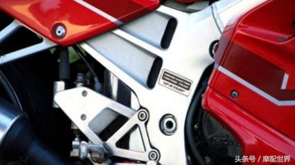 摩托车行驶中化油器漏油怎么回事,摩托车换了新的化油器怎么还漏油