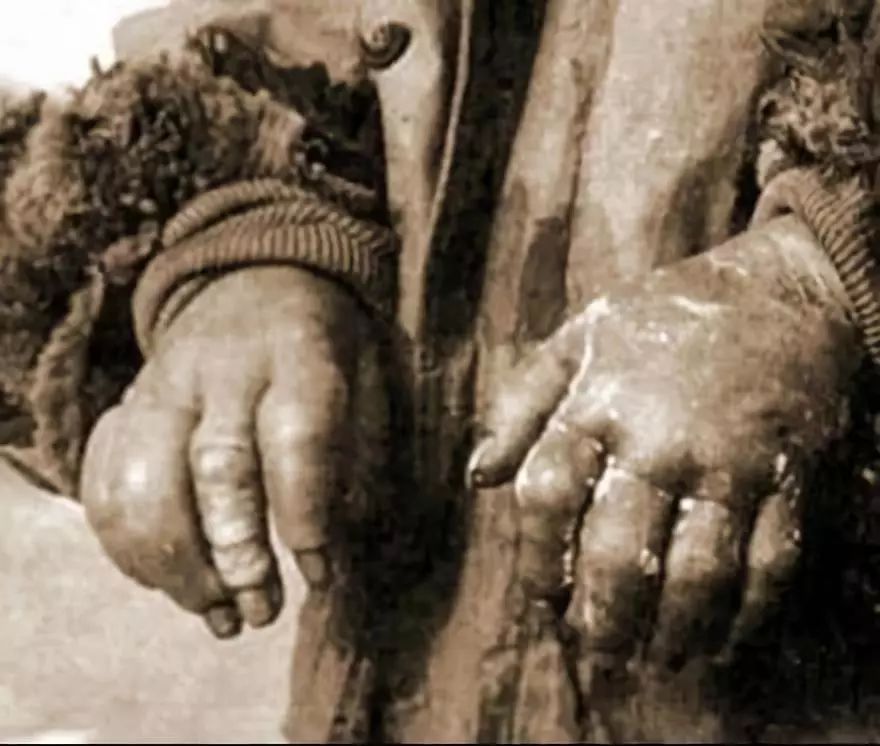 毒打、强奸、*虐性**……他把一个女人的真实故事画成漫画,看到第几张你哭了?