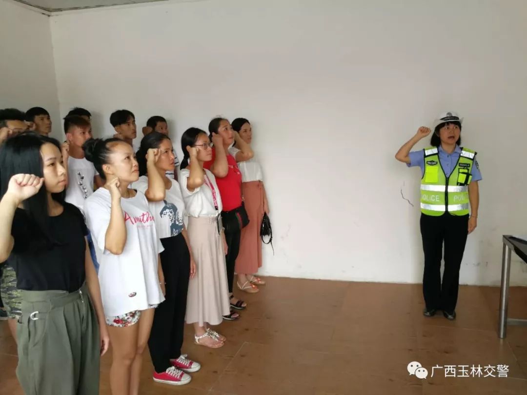 玉林交管一队,广西玉林交警护航