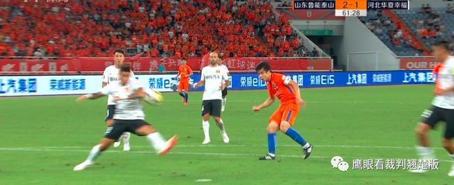 世界杯var裁判介入视频点球,var介入球点球