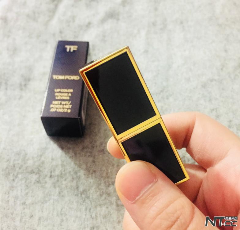 过个破七夕真闹心！送了个口红被她骂得要死，现在的女人真的是难伺候