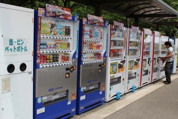 深夜日本自动贩卖机,日本自动贩卖机自动找零