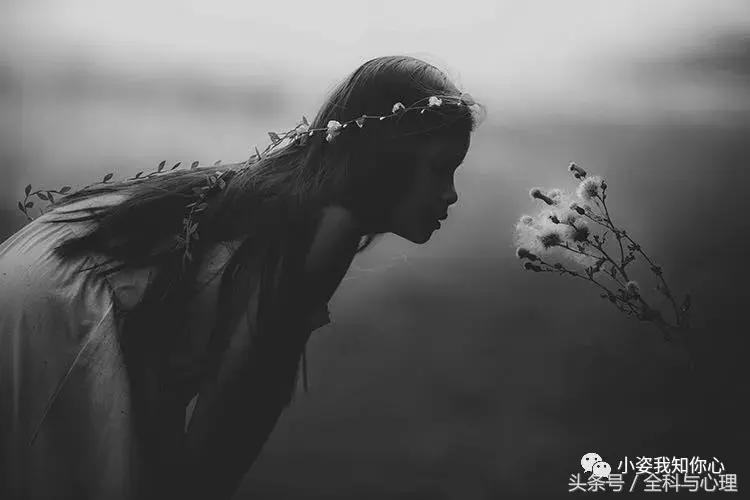 老是感觉自己自卑和不自信怎么办,女人自卑重拾自信