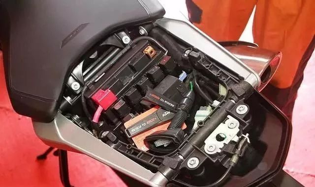 新款ktm790duke水泥灰,ktm发布2018款duke790多少钱