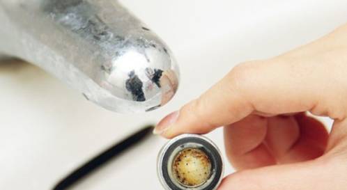 菜盆水龙头出水量小怎么回事,水龙头水垢堵塞出水量小