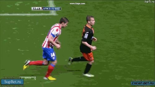 足球防守球员禁区内假摔,足球假摔搞笑锦集视频在线观看