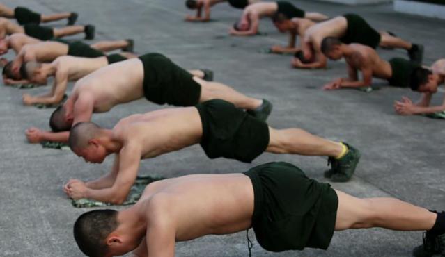 新兵训练撑不住身体,新兵在部队体能训练跟不上怎么办